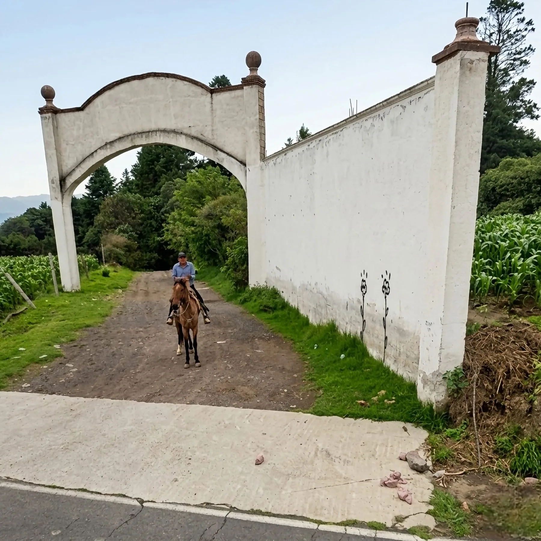 Acceso rural a Ecoparque San Pedro